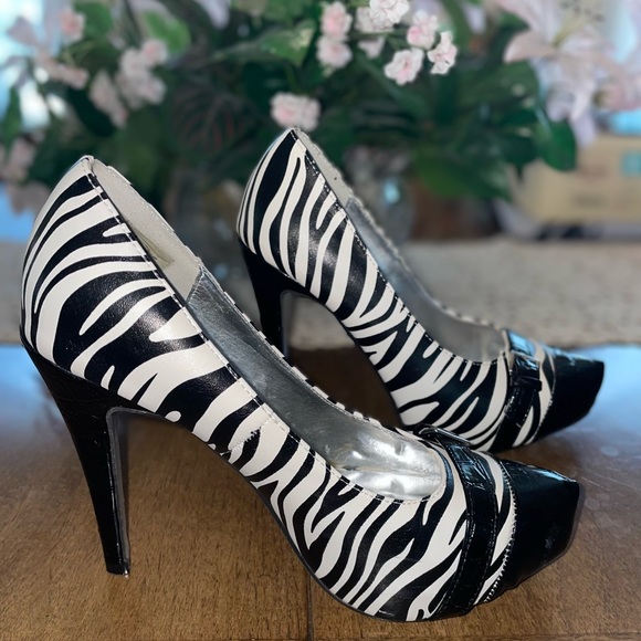 Pierre Dumas Women’s Shoes Heels Pumps - Picture 5 of 7